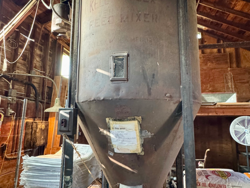 A local favorite in a 1900s train depot! Quality feed, deluxe bird seed, garden & grass seeds, local goods, fresh bouquets & gift shop.